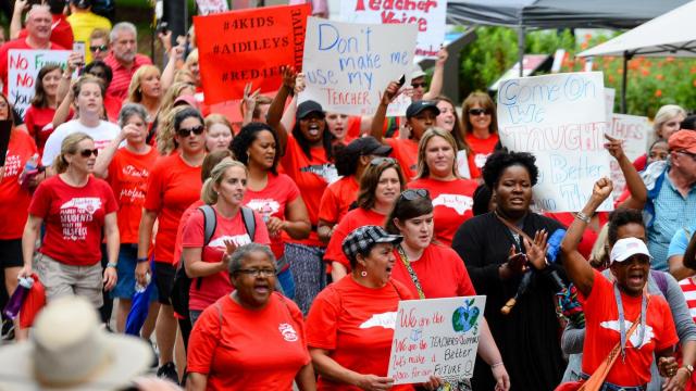 Teacher-Rally_029-DMID1-5esp6jbih-640x360